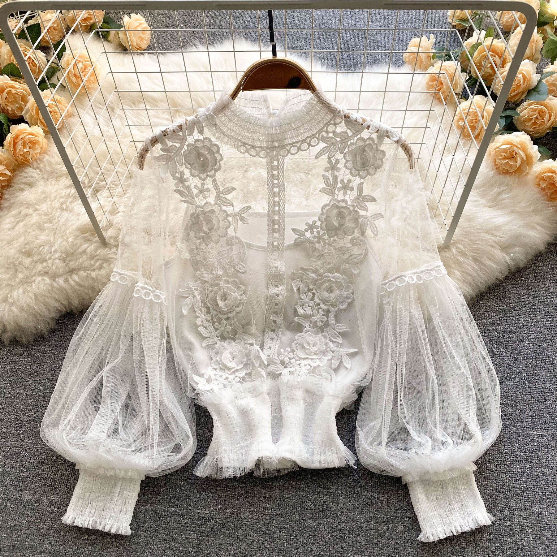 Blouse en Tulle avec Détails Brodés Priene